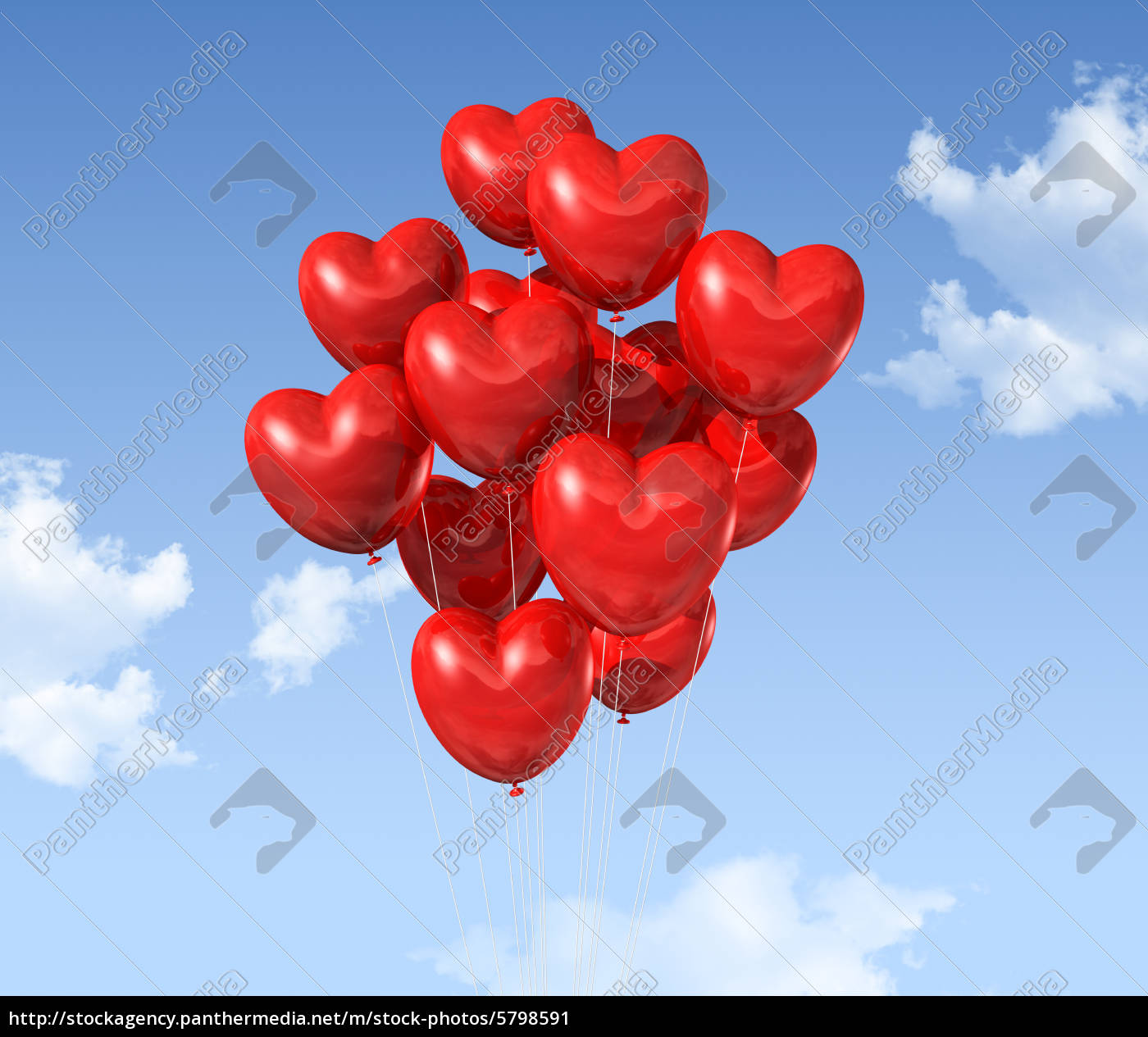 palloncini a forma di cuore rosso che galleggiano nel - Foto stock #5798591