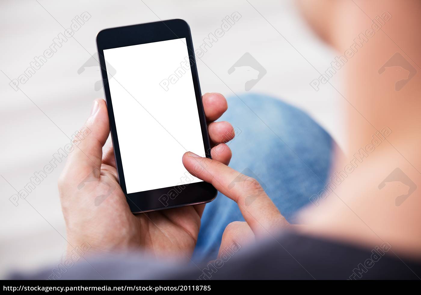 Mano dell uomo che tiene il telefono cellulare con - Foto stock #20118785