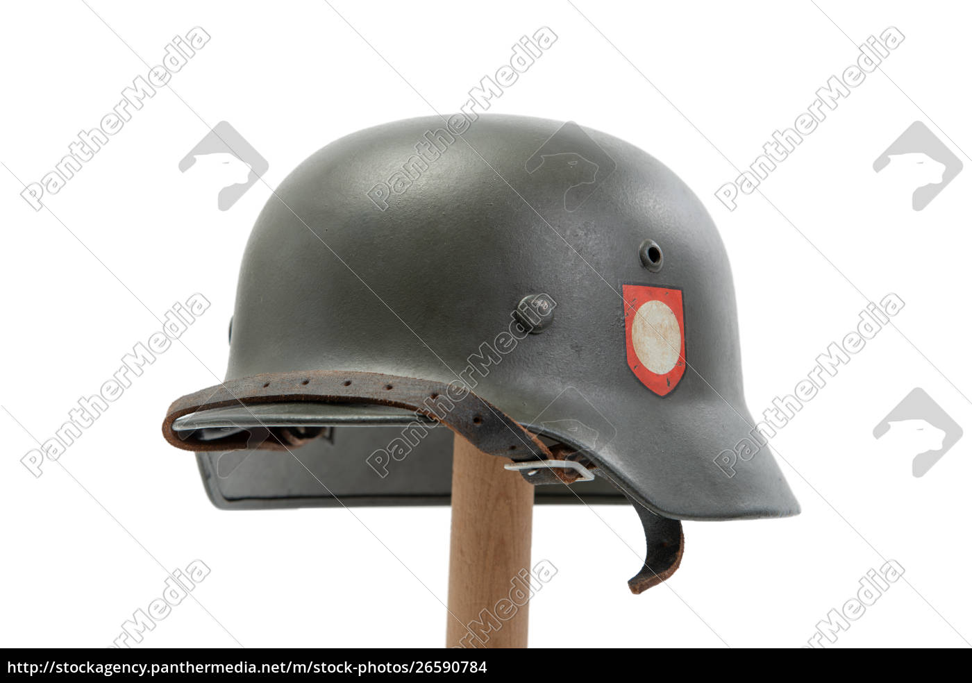 Elmetto militare tedesco della seconda guerra mondiale - Stockphoto  #26590784
